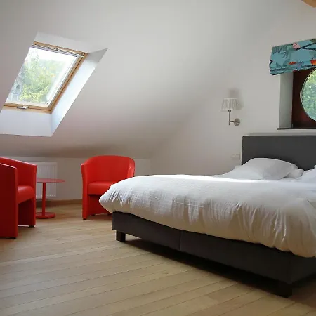 Hotell Hôtel - Ferme Du Château D'ahin 3*