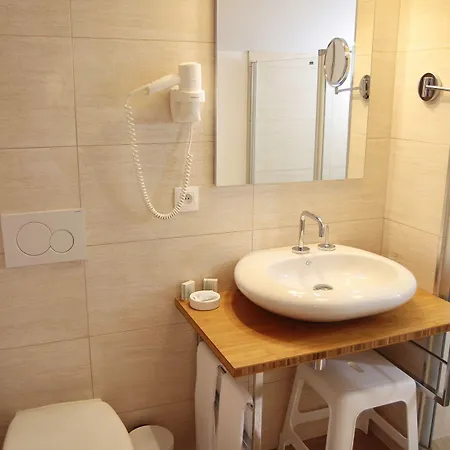 Hôtel - Ferme Du Château D'ahin 3*