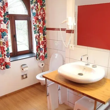 Hôtel - Ferme Du Château D'ahin 3* Юи
