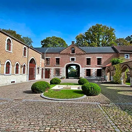 Hôtel - Ferme Du Château D'ahin Отель Юи