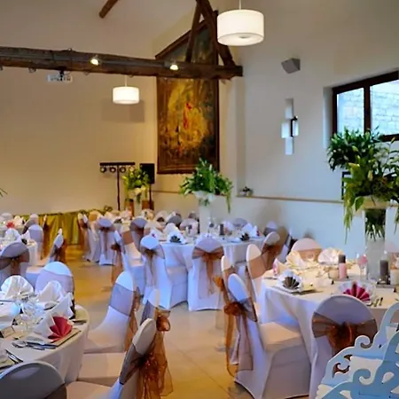 Hôtel - Ferme Du Château D'ahin Юи