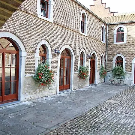 Hôtel - Ferme Du Château D'ahin Отель