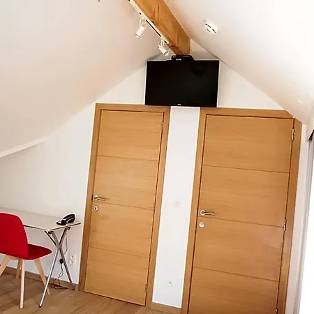 Hôtel - Ferme Du Château D'ahin 3*