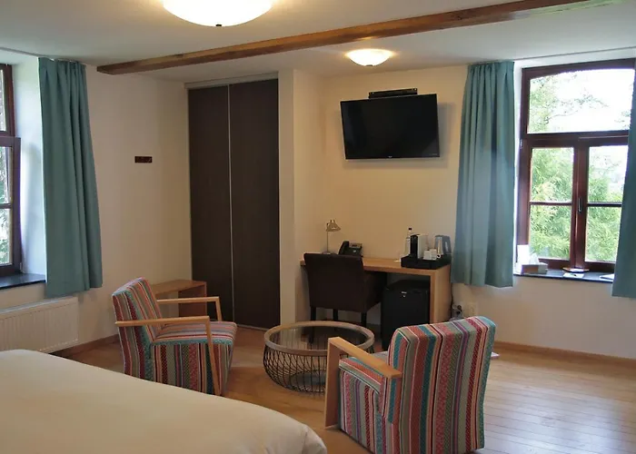 Hotel Hôtel - Ferme Du Château D'ahin 3*