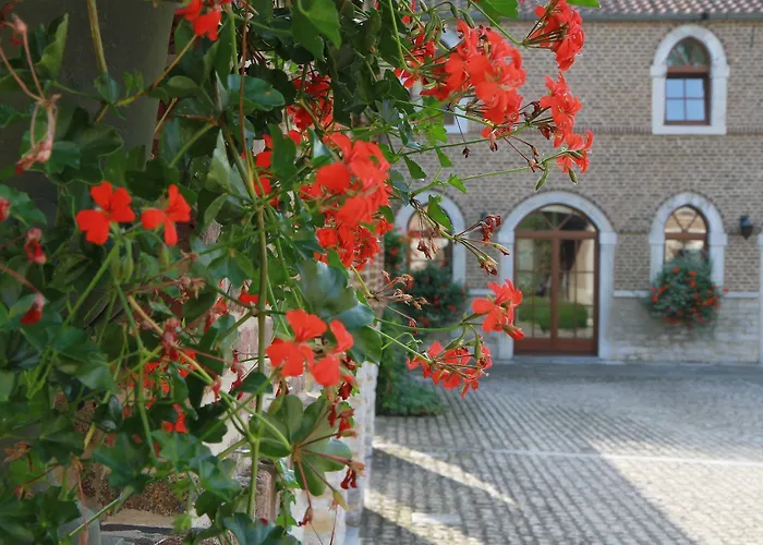 Hôtel - Ferme Du Château D'ahin 3*